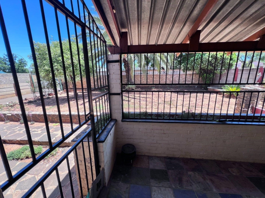 To Let 3 Bedroom Property for Rent in Uitsig Free State